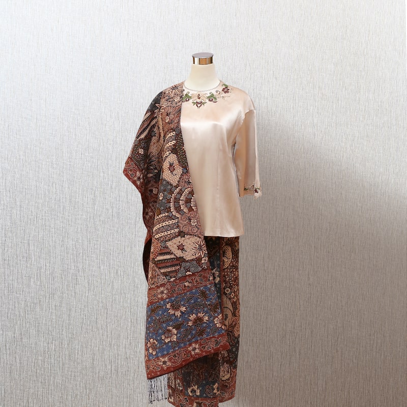 Kebaya + Kain Selendang