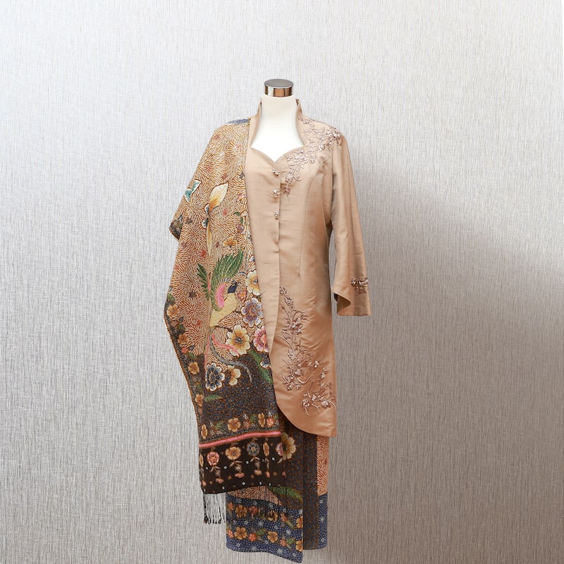 Kebaya + Kain Selendang