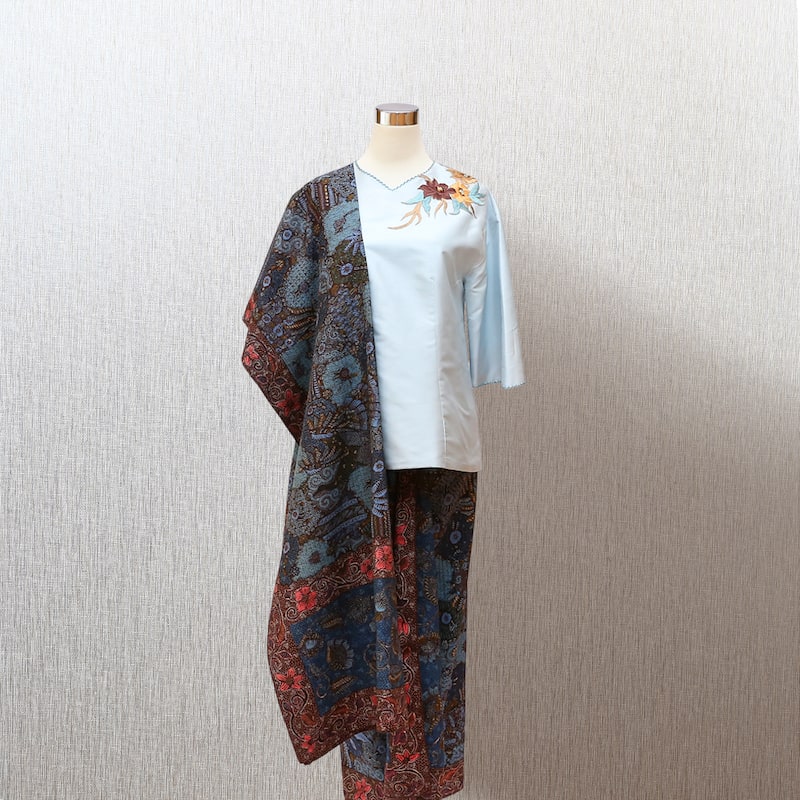 Kebaya + Kain Selendang