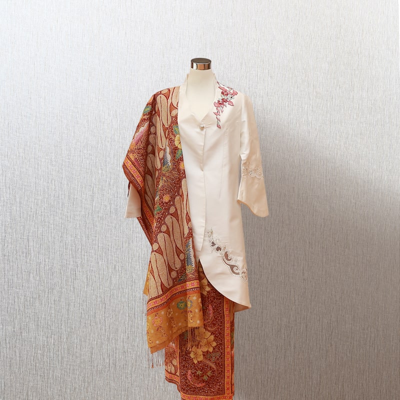 Kebaya + Kain Selendang